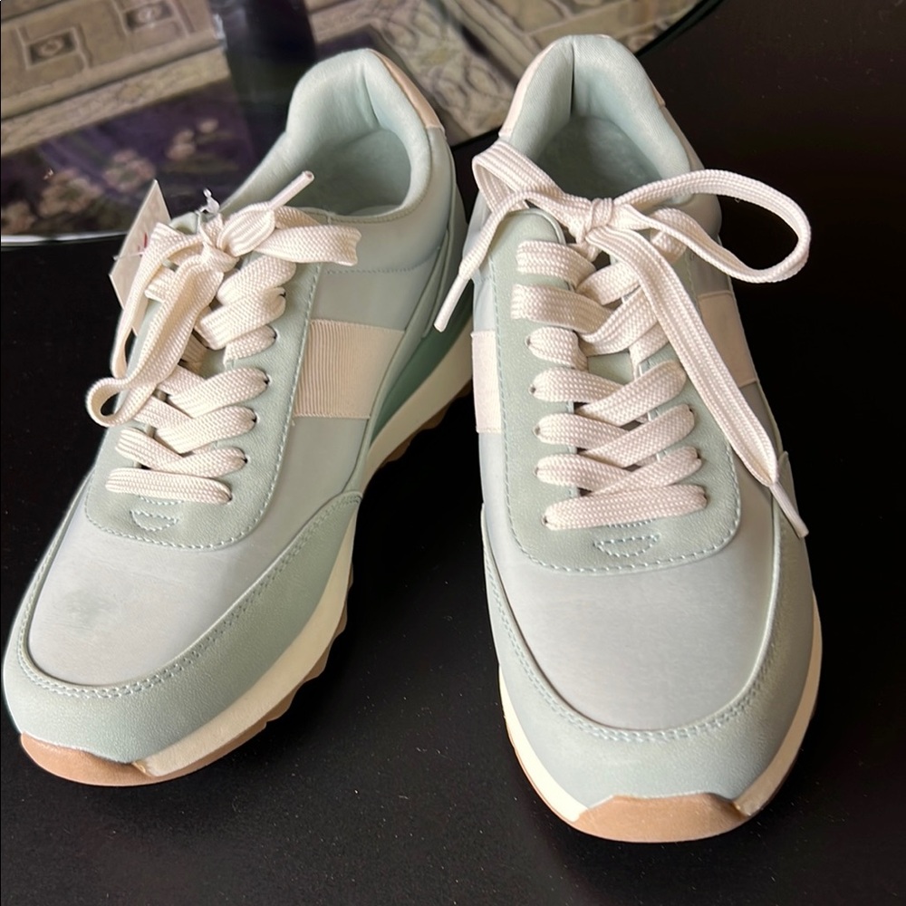 NWT DV by Dolce Vita Zabble Mint Green Women's Sneakers Size 9